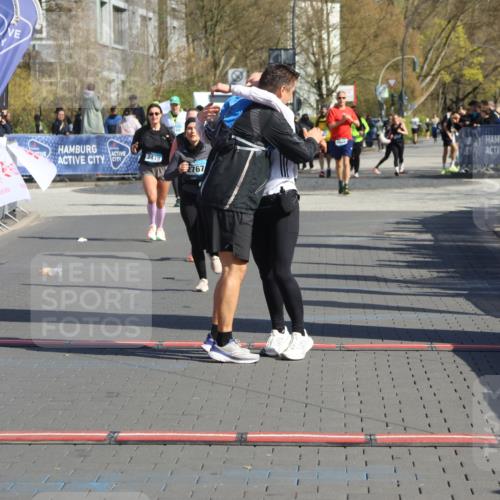 12.04.2026 - 45. Internationalen Wilhelmsburger Insellauf Strokosch-Dieckow http://msf.ph/oto/9459459 12.04.2026 11:06:06 Ziel 3920, 2267, 2268, 2767 meine-sportfotos.de