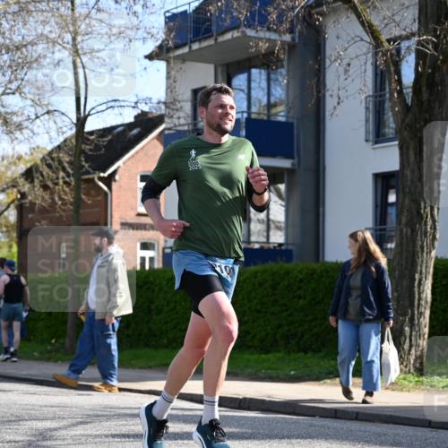 12.04.2026 - 45. Internationalen Wilhelmsburger Insellauf J. Mangold http://msf.ph/oto/9459460 12.04.2026 10:40:01 Ziel 4401, 2100, 4490, 3781, 3785, 2711, 3144, 5606, 3702, 4907, 2525, 3677, 2379, 3171, 5832 meine-sportfotos.de