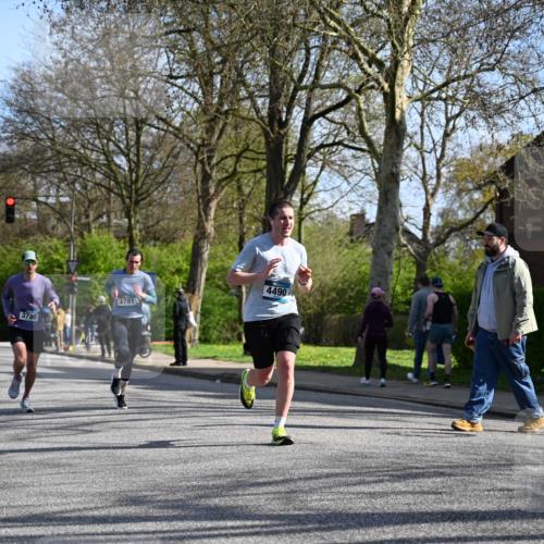 12.04.2026 - 45. Internationalen Wilhelmsburger Insellauf J. Mangold http://msf.ph/oto/9459474 12.04.2026 10:40:03 Ziel 4401, 2100, 4490, 3781, 3785, 2711, 3144, 5606, 3702, 4907, 2525, 3677, 2379, 3171, 5832, 4680, 4262, 2485, 2883 meine-sportfotos.de