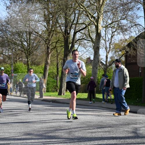 12.04.2026 - 45. Internationalen Wilhelmsburger Insellauf J. Mangold http://msf.ph/oto/9459477 12.04.2026 10:40:03 Ziel 4401, 2100, 4490, 3781, 3785, 2711, 3144, 5606, 3702, 4907, 2525, 3677, 2379, 3171, 5832, 4680, 4262, 2485, 2883 meine-sportfotos.de