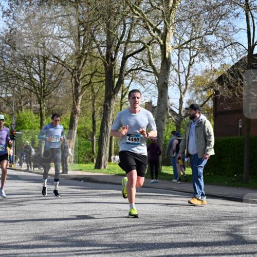 12.04.2026 - 45. Internationalen Wilhelmsburger Insellauf J. Mangold http://msf.ph/oto/9459482 12.04.2026 10:40:03 Ziel 4401, 2100, 4490, 3781, 3785, 2711, 3144, 5606, 3702, 4907, 2525, 3677, 2379, 3171, 5832, 4680, 4262, 2485, 2883 meine-sportfotos.de