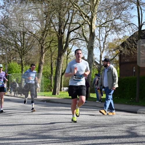 12.04.2026 - 45. Internationalen Wilhelmsburger Insellauf J. Mangold http://msf.ph/oto/9459483 12.04.2026 10:40:03 Ziel 4401, 2100, 4490, 3781, 3785, 2711, 3144, 5606, 3702, 4907, 2525, 3677, 2379, 3171, 5832, 4680, 4262, 2485, 2883 meine-sportfotos.de