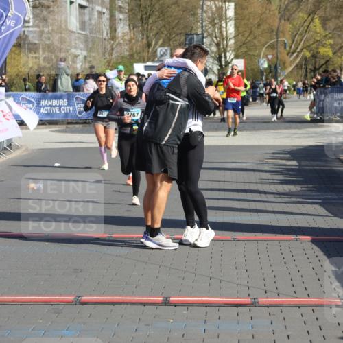 12.04.2026 - 45. Internationalen Wilhelmsburger Insellauf Strokosch-Dieckow http://msf.ph/oto/9459484 12.04.2026 11:06:06 Ziel 3920, 2267, 2268, 2767 meine-sportfotos.de