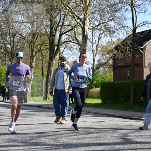 12.04.2026 - 45. Internationalen Wilhelmsburger Insellauf J. Mangold http://msf.ph/oto/9459491 12.04.2026 10:40:05 Ziel 4401, 2100, 4490, 3781, 3785, 2711, 3144, 3144, 5606, 3702, 4907, 2525, 3677, 2379, 3171, 5832, 4680, 4262, 2485, 2883 meine-sportfotos.de