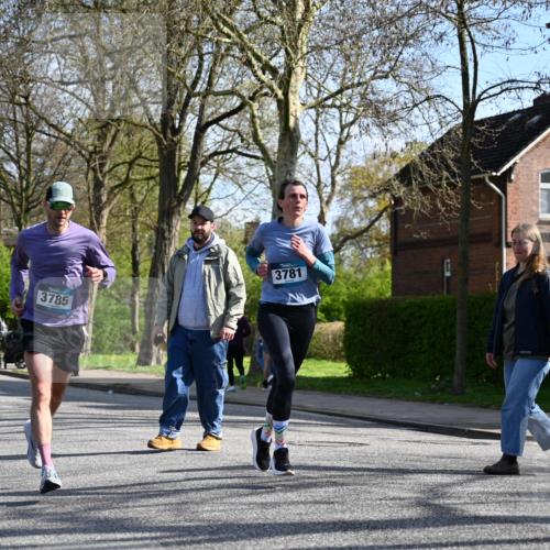 12.04.2026 - 45. Internationalen Wilhelmsburger Insellauf J. Mangold http://msf.ph/oto/9459492 12.04.2026 10:40:05 Ziel 4401, 2100, 4490, 3781, 3785, 2711, 3144, 3144, 5606, 3702, 4907, 2525, 3677, 2379, 3171, 5832, 4680, 4262, 2485, 2883 meine-sportfotos.de
