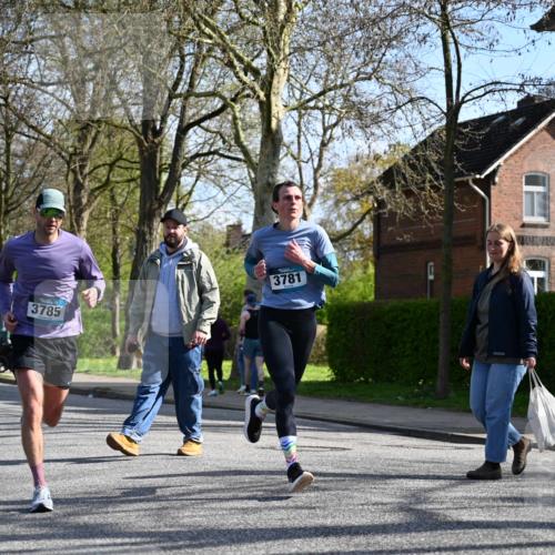 12.04.2026 - 45. Internationalen Wilhelmsburger Insellauf J. Mangold http://msf.ph/oto/9459493 12.04.2026 10:40:05 Ziel 4401, 2100, 4490, 3781, 3785, 2711, 3144, 3144, 5606, 3702, 4907, 2525, 3677, 2379, 3171, 5832, 4680, 4262, 2485, 2883 meine-sportfotos.de