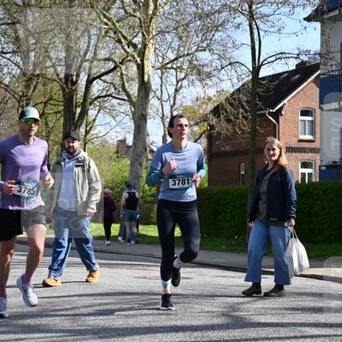 12.04.2026 - 45. Internationalen Wilhelmsburger Insellauf J. Mangold http://msf.ph/oto/9459497 12.04.2026 10:40:05 Ziel 4401, 2100, 4490, 3781, 3785, 2711, 3144, 3144, 5606, 3702, 4907, 2525, 3677, 2379, 3171, 5832, 4680, 4262, 2485, 2883 meine-sportfotos.de