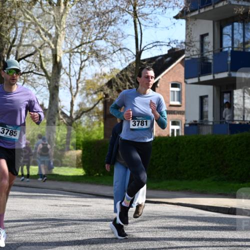12.04.2026 - 45. Internationalen Wilhelmsburger Insellauf J. Mangold http://msf.ph/oto/9459505 12.04.2026 10:40:06 Ziel 4401, 2100, 4490, 3781, 3785, 2711, 3144, 5606, 3702, 4907, 2525, 3677, 2379, 3171, 5832, 4680, 4262, 2485, 2883, 4501 meine-sportfotos.de