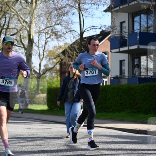 12.04.2026 - 45. Internationalen Wilhelmsburger Insellauf J. Mangold http://msf.ph/oto/9459506 12.04.2026 10:40:06 Ziel 4401, 2100, 4490, 3781, 3785, 2711, 3144, 5606, 3702, 4907, 2525, 3677, 2379, 3171, 5832, 4680, 4262, 2485, 2883, 4501 meine-sportfotos.de