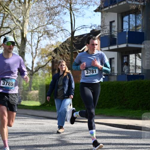 12.04.2026 - 45. Internationalen Wilhelmsburger Insellauf J. Mangold http://msf.ph/oto/9459508 12.04.2026 10:40:06 Ziel 4401, 2100, 4490, 3781, 3785, 2711, 3144, 5606, 3702, 4907, 2525, 3677, 2379, 3171, 5832, 4680, 4262, 2485, 2883, 4501 meine-sportfotos.de