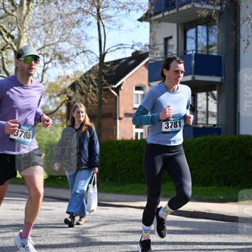 12.04.2026 - 45. Internationalen Wilhelmsburger Insellauf J. Mangold http://msf.ph/oto/9459512 12.04.2026 10:40:06 Ziel 4401, 2100, 4490, 3781, 3785, 2711, 3144, 5606, 3702, 4907, 2525, 3677, 2379, 3171, 5832, 4680, 4262, 2485, 2883, 4501 meine-sportfotos.de