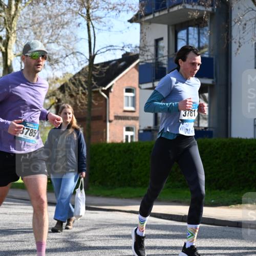 12.04.2026 - 45. Internationalen Wilhelmsburger Insellauf J. Mangold http://msf.ph/oto/9459513 12.04.2026 10:40:06 Ziel 4401, 2100, 4490, 3781, 3785, 2711, 3144, 5606, 3702, 4907, 2525, 3677, 2379, 3171, 5832, 4680, 4262, 2485, 2883, 4501 meine-sportfotos.de