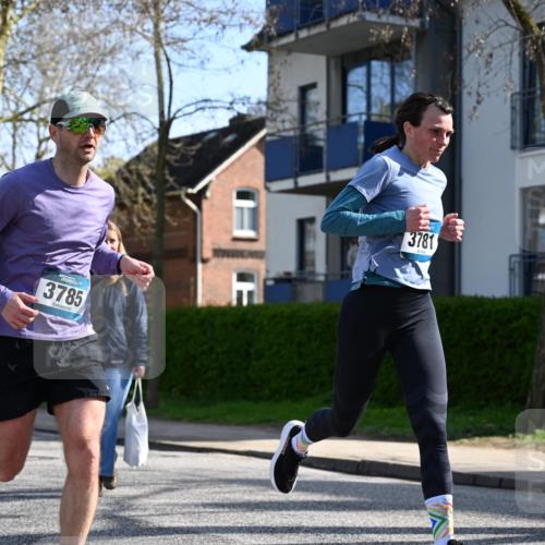 12.04.2026 - 45. Internationalen Wilhelmsburger Insellauf J. Mangold http://msf.ph/oto/9459514 12.04.2026 10:40:06 Ziel 4401, 2100, 4490, 3781, 3785, 2711, 3144, 5606, 3702, 4907, 2525, 3677, 2379, 3171, 5832, 4680, 4262, 2485, 2883, 4501 meine-sportfotos.de