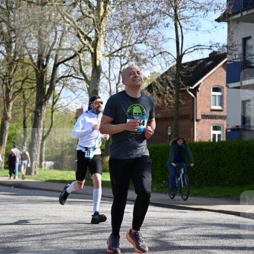 12.04.2026 - 45. Internationalen Wilhelmsburger Insellauf J. Mangold http://msf.ph/oto/9459523 12.04.2026 10:40:15 Ziel 4490, 3781, 3785, 2711, 3144, 5606, 3702, 4907, 2525, 3677, 2379, 3171, 5832, 4680, 4262, 2485, 2883, 4262, 2485, 2883, 4501, 2633, 2634, 3090, 4649, 4655, 3987, 3381, 3380, 4180, 4980, 5408 meine-sportfotos.de