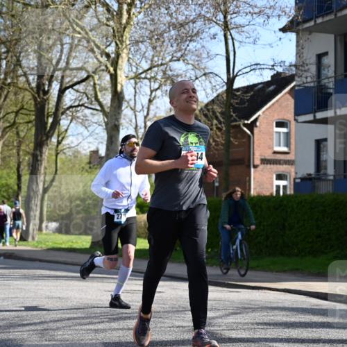 12.04.2026 - 45. Internationalen Wilhelmsburger Insellauf J. Mangold http://msf.ph/oto/9459524 12.04.2026 10:40:16 Ziel 4490, 3781, 3785, 2711, 3144, 5606, 3702, 4907, 2525, 3677, 2379, 3171, 5832, 4680, 4262, 2485, 2883, 4501, 2633, 2634, 3090, 4649, 4655, 3987, 3381, 3380, 4180, 4980, 5408, 2507 meine-sportfotos.de