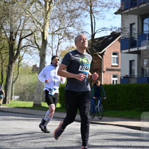 12.04.2026 - 45. Internationalen Wilhelmsburger Insellauf J. Mangold http://msf.ph/oto/9459526 12.04.2026 10:40:16 Ziel 4490, 3781, 3785, 2711, 3144, 5606, 3702, 4907, 2525, 3677, 2379, 3171, 5832, 4680, 4262, 2485, 2883, 4501, 2633, 2634, 3090, 4649, 4655, 3987, 3381, 3380, 4180, 4980, 5408, 2507 meine-sportfotos.de