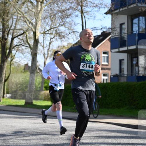 12.04.2026 - 45. Internationalen Wilhelmsburger Insellauf J. Mangold http://msf.ph/oto/9459528 12.04.2026 10:40:16 Ziel 4490, 3781, 3785, 2711, 3144, 5606, 3702, 4907, 2525, 3677, 2379, 3171, 5832, 4680, 4262, 2485, 2883, 4501, 2633, 2634, 3090, 4649, 4655, 3987, 3381, 3380, 4180, 4980, 5408, 2507 meine-sportfotos.de