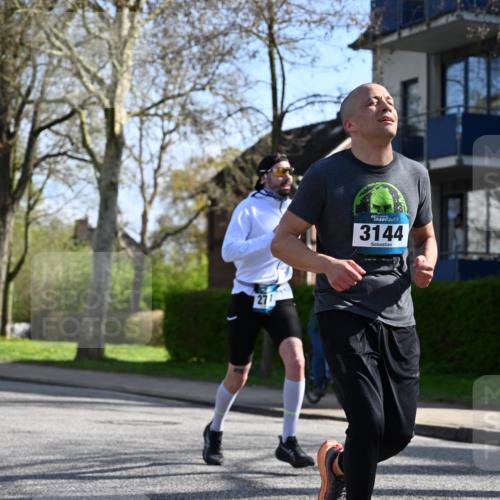 12.04.2026 - 45. Internationalen Wilhelmsburger Insellauf J. Mangold http://msf.ph/oto/9459534 12.04.2026 10:40:16 Ziel 4490, 3781, 3785, 2711, 3144, 5606, 3702, 4907, 2525, 3677, 2379, 3171, 5832, 4680, 4262, 2485, 2883, 4501, 2633, 2634, 3090, 4649, 4655, 3987, 3381, 3380, 4180, 4980, 5408, 2507 meine-sportfotos.de