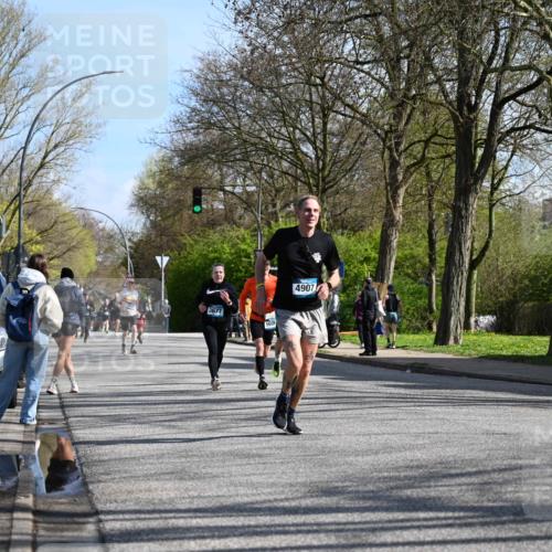 12.04.2026 - 45. Internationalen Wilhelmsburger Insellauf J. Mangold http://msf.ph/oto/9459569 12.04.2026 10:40:20 Ziel 2711, 3144, 5606, 3702, 4907, 2525, 3677, 2379, 3171, 5832, 4680, 4262, 2485, 2883, 4501, 2633, 2634, 3090, 2633, 2634, 3090, 4649, 4655, 3987, 3381, 3380, 4180, 4980, 5408, 2507, 2456, 2768, 3534 meine-sportfotos.de