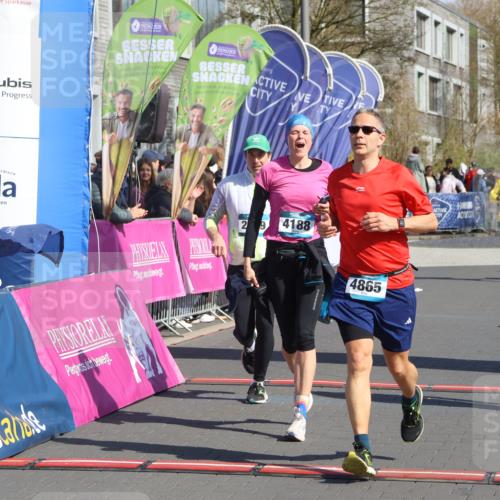 12.04.2026 - 45. Internationalen Wilhelmsburger Insellauf Strokosch-Dieckow http://msf.ph/oto/9459611 12.04.2026 11:06:16 Ziel 2449, 4865, 4188, 2749 meine-sportfotos.de