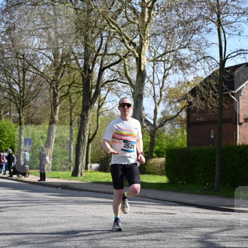 12.04.2026 - 45. Internationalen Wilhelmsburger Insellauf J. Mangold http://msf.ph/oto/9459612 12.04.2026 10:40:26 Ziel 3144, 5606, 3702, 4907, 2525, 3677, 2379, 3171, 5832, 4680, 4680, 4262, 2485, 2883, 4501, 2633, 2634, 3090, 4649, 4655, 3987, 3381, 3380, 4180, 4980, 4180, 4980, 5408, 2507, 2456, 2768, 3534, 5281, 5247, 5299 meine-sportfotos.de