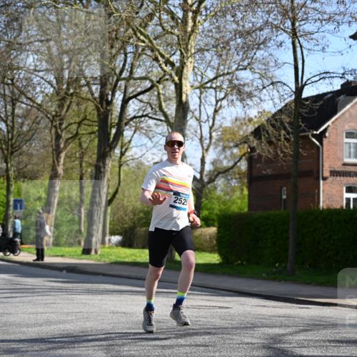 12.04.2026 - 45. Internationalen Wilhelmsburger Insellauf J. Mangold http://msf.ph/oto/9459615 12.04.2026 10:40:26 Ziel 3144, 5606, 3702, 4907, 2525, 3677, 2379, 3171, 5832, 4680, 4680, 4262, 2485, 2883, 4501, 2633, 2634, 3090, 4649, 4655, 3987, 3381, 3380, 4180, 4980, 4180, 4980, 5408, 2507, 2456, 2768, 3534, 5281, 5247, 5299 meine-sportfotos.de