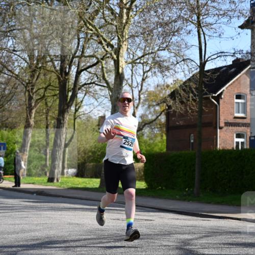 12.04.2026 - 45. Internationalen Wilhelmsburger Insellauf J. Mangold http://msf.ph/oto/9459616 12.04.2026 10:40:27 Ziel 3144, 5606, 3702, 4907, 2525, 3677, 2379, 3171, 5832, 4680, 4262, 2485, 2883, 4262, 2485, 2883, 4501, 2633, 2634, 3090, 4649, 4655, 3987, 3381, 3380, 4180, 4980, 5408, 5408, 2507, 2456, 2768, 3534, 5281, 5247, 5299 meine-sportfotos.de