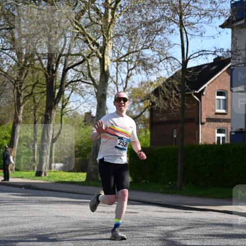 12.04.2026 - 45. Internationalen Wilhelmsburger Insellauf J. Mangold http://msf.ph/oto/9459617 12.04.2026 10:40:27 Ziel 3144, 5606, 3702, 4907, 2525, 3677, 2379, 3171, 5832, 4680, 4262, 2485, 2883, 4262, 2485, 2883, 4501, 2633, 2634, 3090, 4649, 4655, 3987, 3381, 3380, 4180, 4980, 5408, 5408, 2507, 2456, 2768, 3534, 5281, 5247, 5299 meine-sportfotos.de