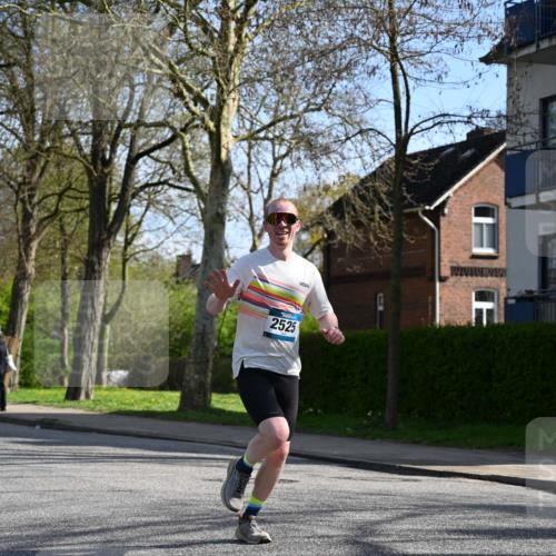 12.04.2026 - 45. Internationalen Wilhelmsburger Insellauf J. Mangold http://msf.ph/oto/9459618 12.04.2026 10:40:27 Ziel 3144, 5606, 3702, 4907, 2525, 3677, 2379, 3171, 5832, 4680, 4262, 2485, 2883, 4262, 2485, 2883, 4501, 2633, 2634, 3090, 4649, 4655, 3987, 3381, 3380, 4180, 4980, 5408, 5408, 2507, 2456, 2768, 3534, 5281, 5247, 5299 meine-sportfotos.de