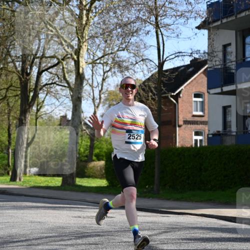 12.04.2026 - 45. Internationalen Wilhelmsburger Insellauf J. Mangold http://msf.ph/oto/9459620 12.04.2026 10:40:27 Ziel 3144, 5606, 3702, 4907, 2525, 3677, 2379, 3171, 5832, 4680, 4262, 2485, 2883, 4262, 2485, 2883, 4501, 2633, 2634, 3090, 4649, 4655, 3987, 3381, 3380, 4180, 4980, 5408, 5408, 2507, 2456, 2768, 3534, 5281, 5247, 5299 meine-sportfotos.de