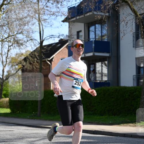 12.04.2026 - 45. Internationalen Wilhelmsburger Insellauf J. Mangold http://msf.ph/oto/9459628 12.04.2026 10:40:27 Ziel 3144, 5606, 3702, 4907, 2525, 3677, 2379, 3171, 5832, 4680, 4262, 2485, 2883, 4262, 2485, 2883, 4501, 2633, 2634, 3090, 4649, 4655, 3987, 3381, 3380, 4180, 4980, 5408, 5408, 2507, 2456, 2768, 3534, 5281, 5247, 5299 meine-sportfotos.de