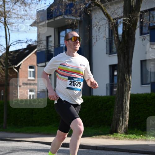 12.04.2026 - 45. Internationalen Wilhelmsburger Insellauf J. Mangold http://msf.ph/oto/9459631 12.04.2026 10:40:28 Ziel 3144, 5606, 3702, 4907, 2525, 3677, 2379, 3171, 5832, 4680, 4262, 2485, 2883, 4501, 2633, 2634, 3090, 4649, 4655, 3987, 3381, 3380, 4180, 4980, 5408, 2507, 2507, 2456, 2768, 3534, 5281, 5247, 5299 meine-sportfotos.de