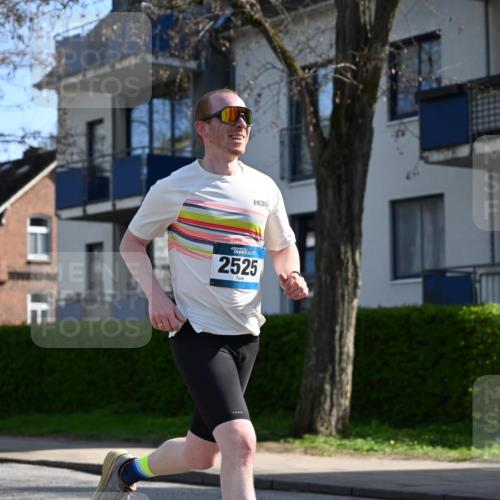 12.04.2026 - 45. Internationalen Wilhelmsburger Insellauf J. Mangold http://msf.ph/oto/9459634 12.04.2026 10:40:28 Ziel 3144, 5606, 3702, 4907, 2525, 3677, 2379, 3171, 5832, 4680, 4262, 2485, 2883, 4501, 2633, 2634, 3090, 4649, 4655, 3987, 3381, 3380, 4180, 4980, 5408, 2507, 2507, 2456, 2768, 3534, 5281, 5247, 5299 meine-sportfotos.de