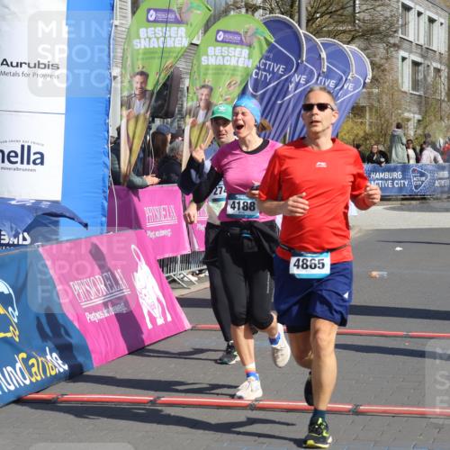 12.04.2026 - 45. Internationalen Wilhelmsburger Insellauf Strokosch-Dieckow http://msf.ph/oto/9459660 12.04.2026 11:06:16 Ziel 2449, 4865, 4188, 2749 meine-sportfotos.de
