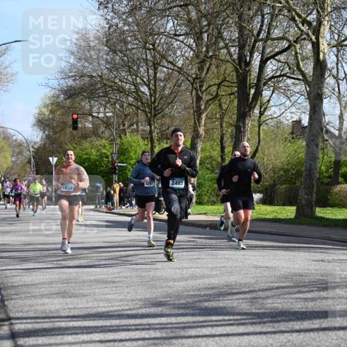 12.04.2026 - 45. Internationalen Wilhelmsburger Insellauf J. Mangold http://msf.ph/oto/9459664 12.04.2026 10:40:34 Ziel 3702, 4907, 2525, 3677, 2379, 3171, 5832, 4680, 4262, 2485, 2883, 4501, 2633, 2634, 3090, 4649, 4655, 3987, 3987, 3381, 3380, 4180, 4980, 5408, 2507, 2456, 2768, 3534, 5281, 5247, 5299, 5315, 5288, 3444, 5254, 2148, 5489 meine-sportfotos.de