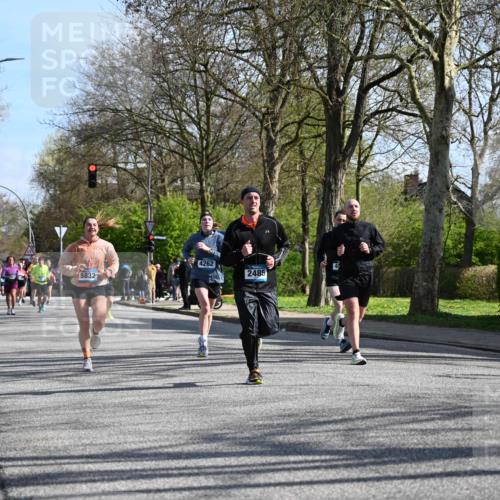 12.04.2026 - 45. Internationalen Wilhelmsburger Insellauf J. Mangold http://msf.ph/oto/9459667 12.04.2026 10:40:35 Ziel 2525, 3677, 2379, 3171, 5832, 4680, 4262, 2485, 2883, 4501, 2633, 2634, 3090, 4649, 4655, 3987, 3381, 3380, 3381, 3380, 4180, 4980, 5408, 2507, 2456, 2768, 3534, 5281, 5247, 5299, 5315, 5288, 3444, 5254, 2148, 5489, 4645, 4646 meine-sportfotos.de