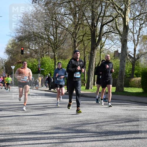 12.04.2026 - 45. Internationalen Wilhelmsburger Insellauf J. Mangold http://msf.ph/oto/9459673 12.04.2026 10:40:35 Ziel 2525, 3677, 2379, 3171, 5832, 4680, 4262, 2485, 2883, 4501, 2633, 2634, 3090, 4649, 4655, 3987, 3381, 3380, 3381, 3380, 4180, 4980, 5408, 2507, 2456, 2768, 3534, 5281, 5247, 5299, 5315, 5288, 3444, 5254, 2148, 5489, 4645, 4646 meine-sportfotos.de