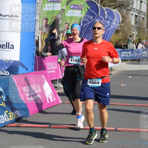12.04.2026 - 45. Internationalen Wilhelmsburger Insellauf Strokosch-Dieckow http://msf.ph/oto/9459676 12.04.2026 11:06:17 Ziel 2449, 4865, 4188, 2749 meine-sportfotos.de