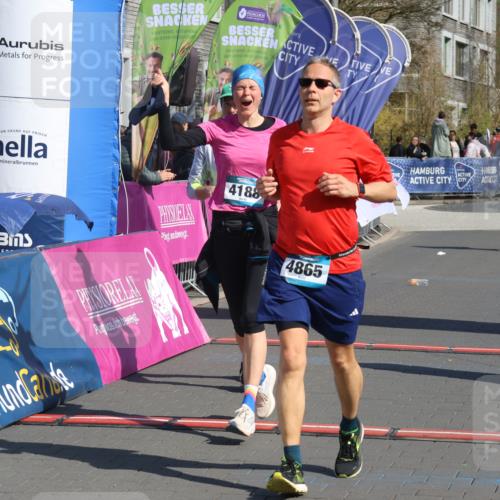 12.04.2026 - 45. Internationalen Wilhelmsburger Insellauf Strokosch-Dieckow http://msf.ph/oto/9459682 12.04.2026 11:06:17 Ziel 2449, 4865, 4188, 2749 meine-sportfotos.de