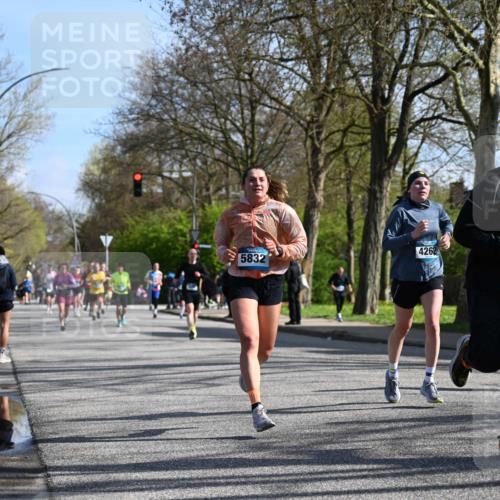 12.04.2026 - 45. Internationalen Wilhelmsburger Insellauf J. Mangold http://msf.ph/oto/9459683 12.04.2026 10:40:37 Ziel 3677, 2379, 3171, 5832, 4680, 4262, 2485, 2883, 4501, 2633, 2634, 3090, 4649, 4655, 3987, 3381, 3380, 4180, 4980, 5408, 2507, 2456, 2768, 3534, 5281, 5247, 5247, 5299, 5315, 5288, 3444, 5254, 2148, 5489, 4645, 4646 meine-sportfotos.de
