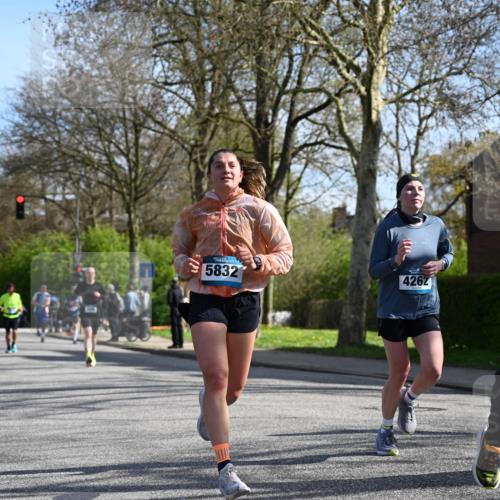 12.04.2026 - 45. Internationalen Wilhelmsburger Insellauf J. Mangold http://msf.ph/oto/9459695 12.04.2026 10:40:37 Ziel 3677, 2379, 3171, 5832, 4680, 4262, 2485, 2883, 4501, 2633, 2634, 3090, 4649, 4655, 3987, 3381, 3380, 4180, 4980, 5408, 2507, 2456, 2768, 3534, 5281, 5247, 5247, 5299, 5315, 5288, 3444, 5254, 2148, 5489, 4645, 4646 meine-sportfotos.de