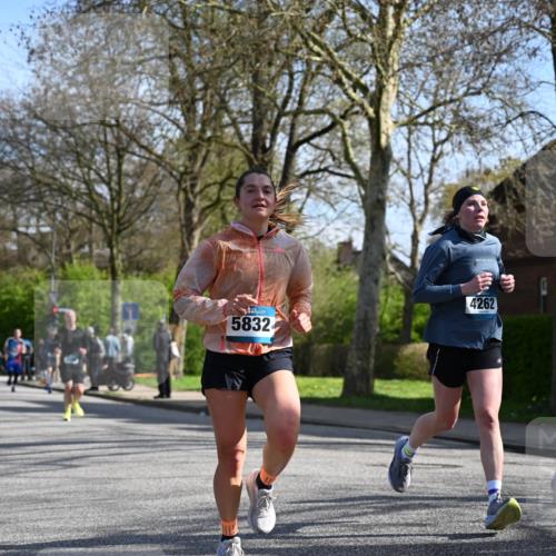 12.04.2026 - 45. Internationalen Wilhelmsburger Insellauf J. Mangold http://msf.ph/oto/9459697 12.04.2026 10:40:37 Ziel 3677, 2379, 3171, 5832, 4680, 4262, 2485, 2883, 4501, 2633, 2634, 3090, 4649, 4655, 3987, 3381, 3380, 4180, 4980, 5408, 2507, 2456, 2768, 3534, 5281, 5247, 5247, 5299, 5315, 5288, 3444, 5254, 2148, 5489, 4645, 4646 meine-sportfotos.de