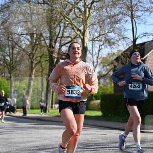 12.04.2026 - 45. Internationalen Wilhelmsburger Insellauf J. Mangold http://msf.ph/oto/9459703 12.04.2026 10:40:38 Ziel 3171, 5832, 4680, 4262, 2485, 2883, 4501, 2633, 2634, 3090, 4649, 4655, 3987, 3381, 3380, 4180, 4980, 4180, 4980, 5408, 2507, 2456, 2768, 3534, 5281, 5247, 5299, 5299, 5315, 5288, 3444, 5254, 2148, 5489, 4645, 4646, 5560 meine-sportfotos.de
