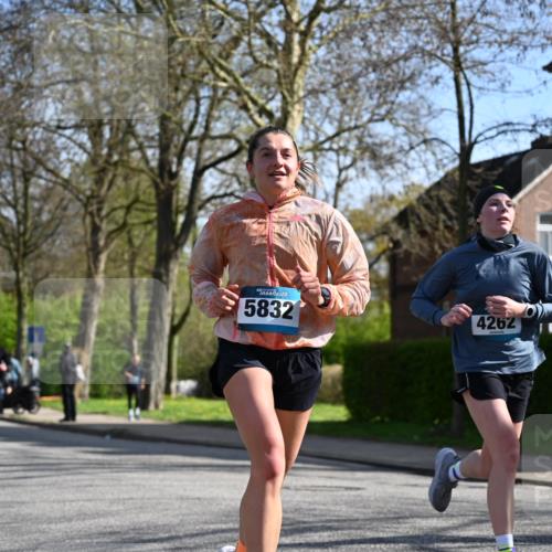 12.04.2026 - 45. Internationalen Wilhelmsburger Insellauf J. Mangold http://msf.ph/oto/9459705 12.04.2026 10:40:38 Ziel 3171, 5832, 4680, 4262, 2485, 2883, 4501, 2633, 2634, 3090, 4649, 4655, 3987, 3381, 3380, 4180, 4980, 4180, 4980, 5408, 2507, 2456, 2768, 3534, 5281, 5247, 5299, 5299, 5315, 5288, 3444, 5254, 2148, 5489, 4645, 4646, 5560 meine-sportfotos.de
