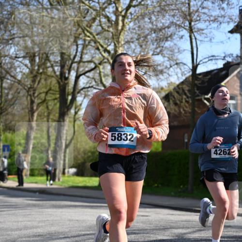12.04.2026 - 45. Internationalen Wilhelmsburger Insellauf J. Mangold http://msf.ph/oto/9459706 12.04.2026 10:40:38 Ziel 3171, 5832, 4680, 4262, 2485, 2883, 4501, 2633, 2634, 3090, 4649, 4655, 3987, 3381, 3380, 4180, 4980, 4180, 4980, 5408, 2507, 2456, 2768, 3534, 5281, 5247, 5299, 5299, 5315, 5288, 3444, 5254, 2148, 5489, 4645, 4646, 5560 meine-sportfotos.de