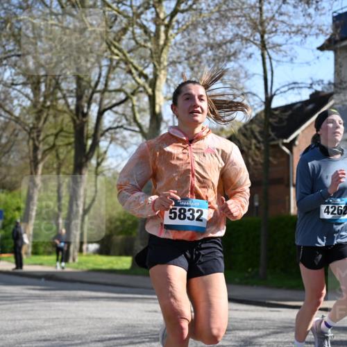 12.04.2026 - 45. Internationalen Wilhelmsburger Insellauf J. Mangold http://msf.ph/oto/9459707 12.04.2026 10:40:38 Ziel 3171, 5832, 4680, 4262, 2485, 2883, 4501, 2633, 2634, 3090, 4649, 4655, 3987, 3381, 3380, 4180, 4980, 4180, 4980, 5408, 2507, 2456, 2768, 3534, 5281, 5247, 5299, 5299, 5315, 5288, 3444, 5254, 2148, 5489, 4645, 4646, 5560 meine-sportfotos.de