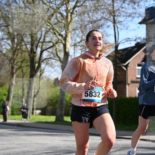 12.04.2026 - 45. Internationalen Wilhelmsburger Insellauf J. Mangold http://msf.ph/oto/9459708 12.04.2026 10:40:38 Ziel 3171, 5832, 4680, 4262, 2485, 2883, 4501, 2633, 2634, 3090, 4649, 4655, 3987, 3381, 3380, 4180, 4980, 4180, 4980, 5408, 2507, 2456, 2768, 3534, 5281, 5247, 5299, 5299, 5315, 5288, 3444, 5254, 2148, 5489, 4645, 4646, 5560 meine-sportfotos.de