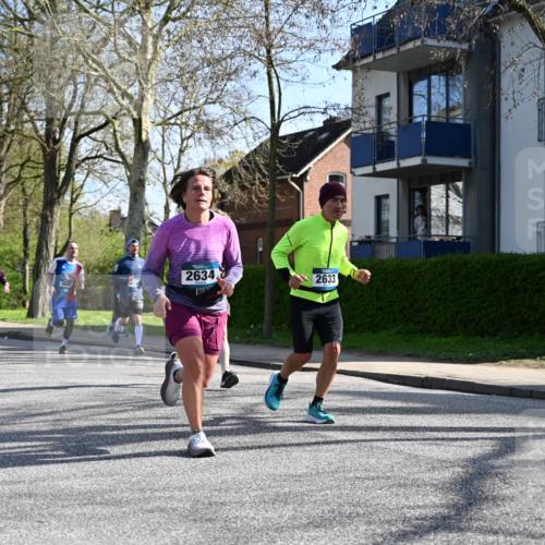 12.04.2026 - 45. Internationalen Wilhelmsburger Insellauf J. Mangold http://msf.ph/oto/9459747 12.04.2026 10:40:45 Ziel 3171, 5832, 4680, 4262, 2485, 2883, 4501, 2633, 2634, 3090, 4649, 4655, 3987, 3381, 3380, 4180, 4980, 5408, 2507, 2456, 2768, 3534, 5281, 5281, 5247, 5299, 5315, 5288, 3444, 5254, 5254, 2148, 5489, 4645, 4646, 5560, 4295 meine-sportfotos.de
