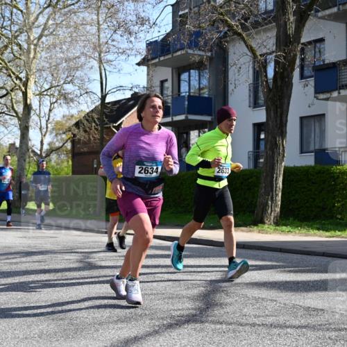 12.04.2026 - 45. Internationalen Wilhelmsburger Insellauf J. Mangold http://msf.ph/oto/9459757 12.04.2026 10:40:45 Ziel 3171, 5832, 4680, 4262, 2485, 2883, 4501, 2633, 2634, 3090, 4649, 4655, 3987, 3381, 3380, 4180, 4980, 5408, 2507, 2456, 2768, 3534, 5281, 5281, 5247, 5299, 5315, 5288, 3444, 5254, 5254, 2148, 5489, 4645, 4646, 5560, 4295 meine-sportfotos.de