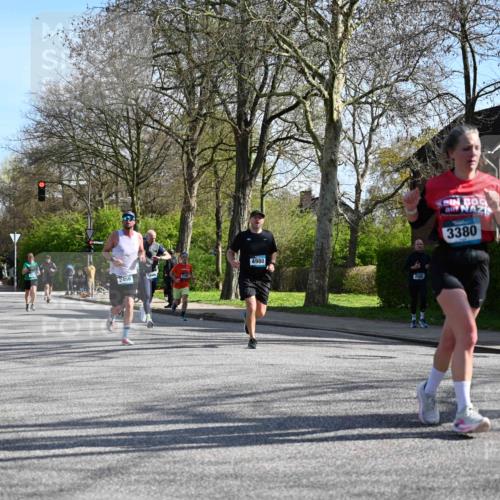 12.04.2026 - 45. Internationalen Wilhelmsburger Insellauf J. Mangold http://msf.ph/oto/9459784 12.04.2026 10:40:49 Ziel 5832, 4680, 4262, 2485, 2883, 4501, 2633, 2634, 3090, 4649, 4655, 3987, 3381, 3380, 4180, 4980, 5408, 2507, 2456, 2768, 3534, 5281, 5247, 5247, 5299, 5315, 5288, 3444, 5254, 2148, 5489, 4645, 4646, 5560, 4295, 5038, 4674, 5034 meine-sportfotos.de